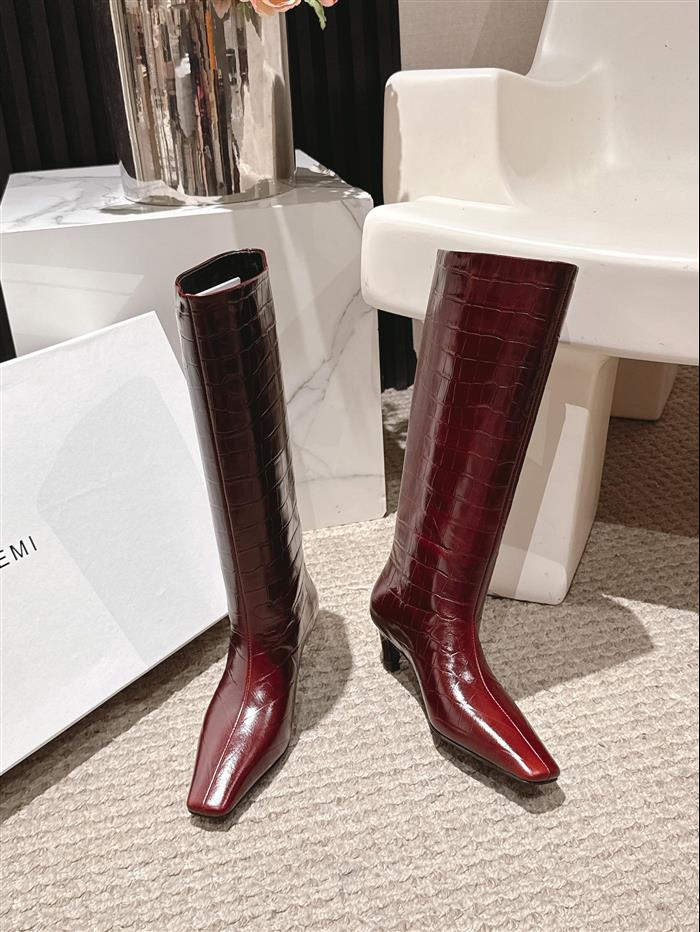 2025112818103310 460